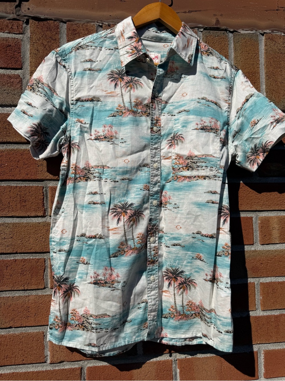 American Eagle « Aloha » Tropical Short-Sleeve Button-Up Shirt in Aqua and White